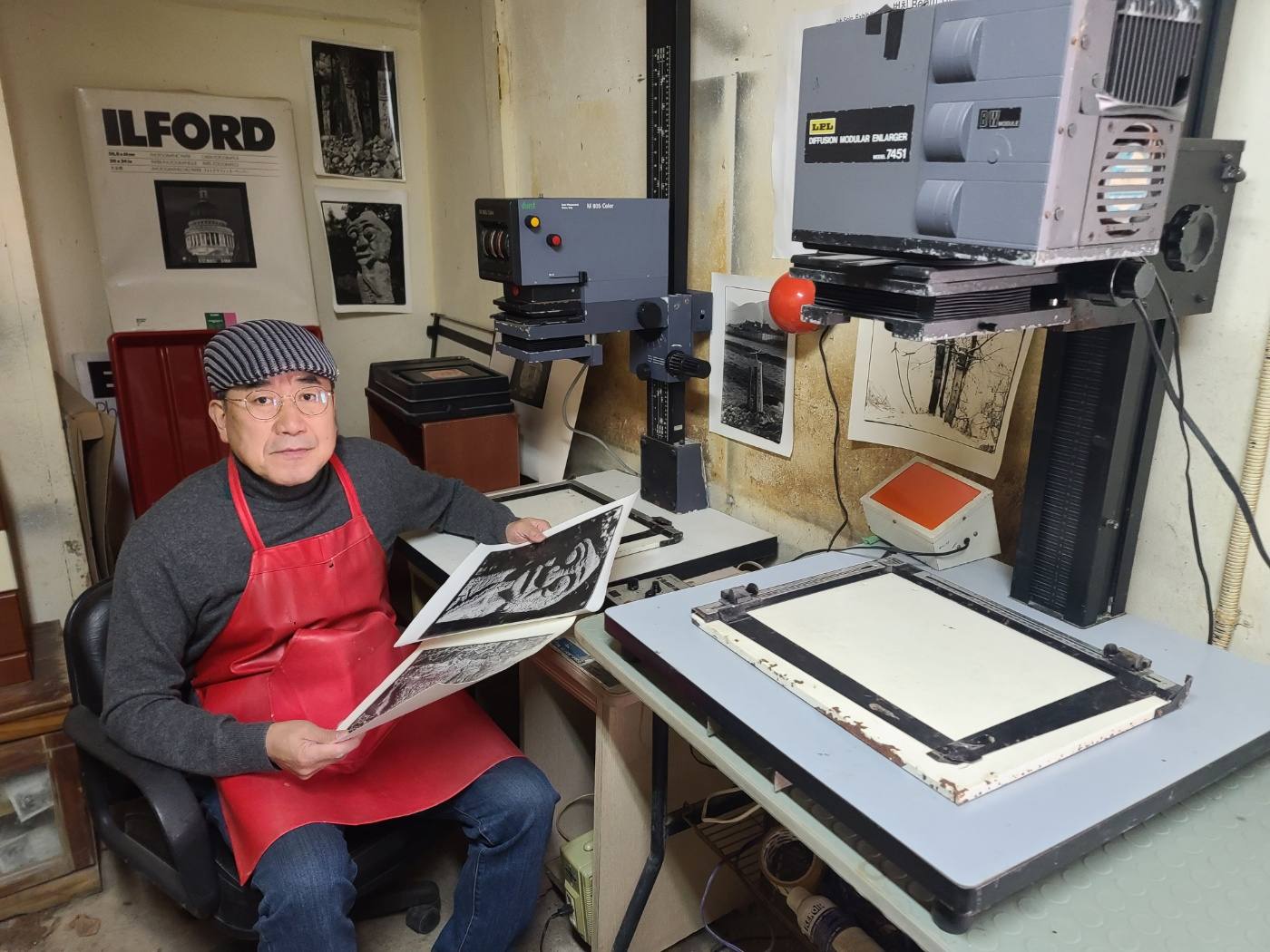Beom Choi at work in his black-and-white darkroom
